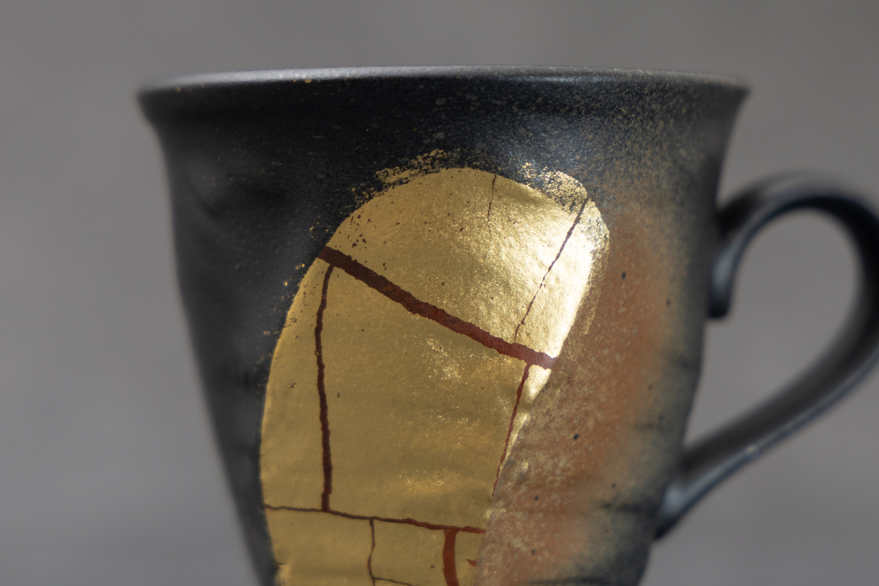 九谷焼コーヒーカップ＜金箔彩＞｜名入れ可能な伝統工芸の記念品