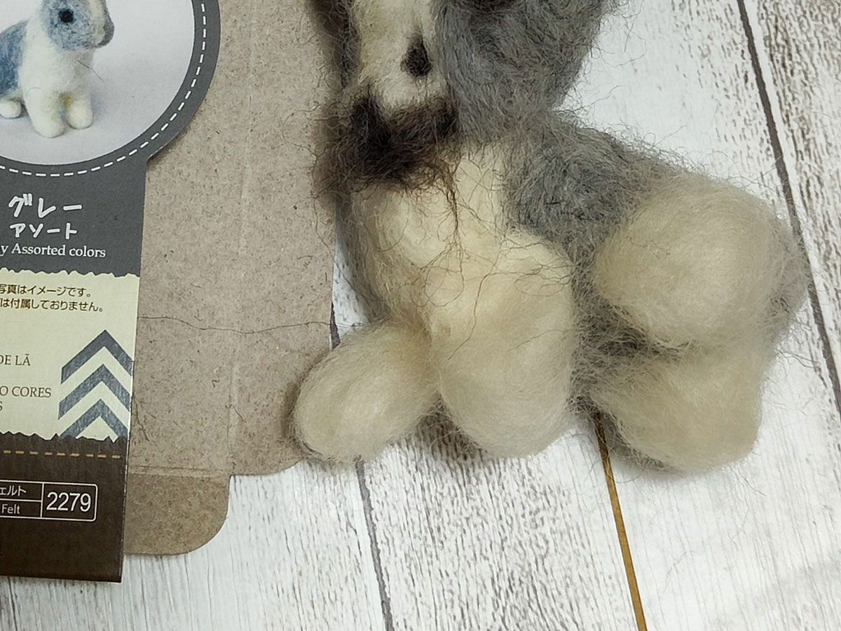 羊毛フェルトに挑戦したら？ 誕生した生物に「ヒィィ！助けて
