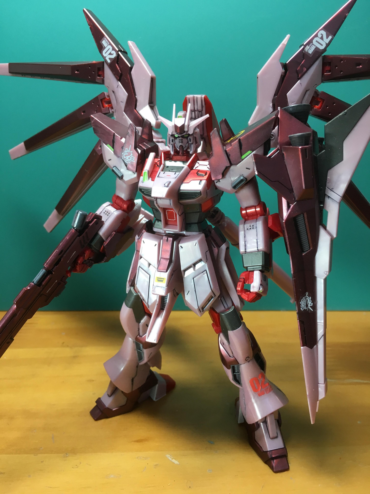 Hi-νガンダムヴレイブ(紅の彗星ver.)｜アデスの木の枝さんのガンプラ