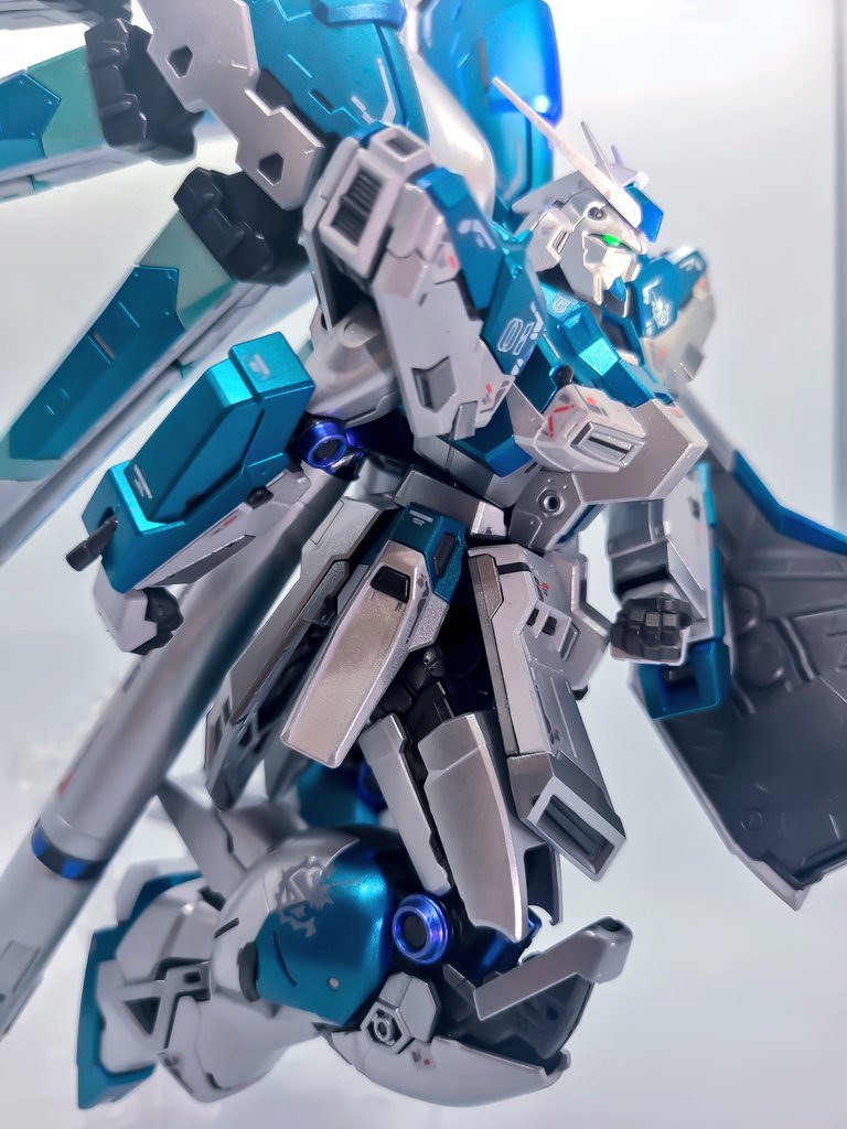 Hi-νガンダム(オリジナルカラーVer.)｜あすさんのガンプラ作品｜GUNSTA