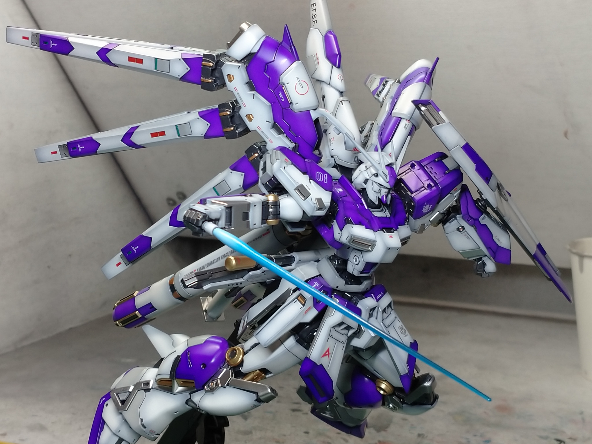 RG Hi-νガンダム グラデーション塗装｜アッキーさんのガンプラ作品