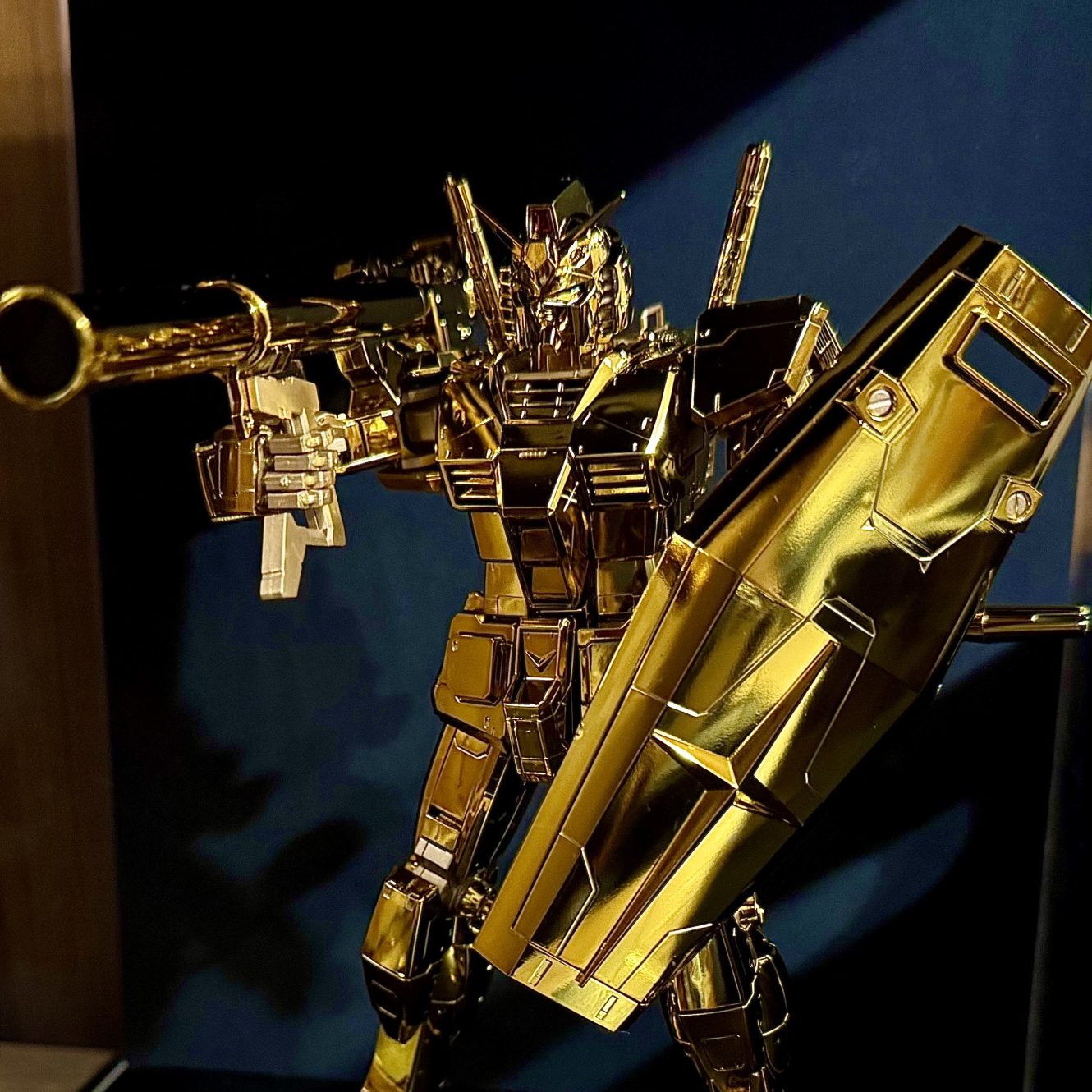 RX-78-2 ガンダム Ver.3.0 [ゴールドコーティング]｜ルシプラ (撮影