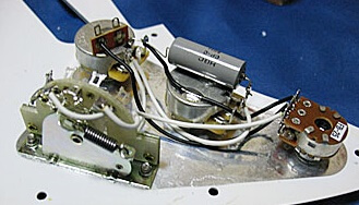 ヴィンテージ系ピックアップとターボブレンダー – ストラトをとことん