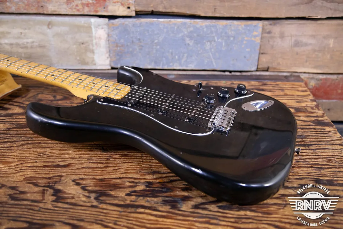 Fender USA Stratocaster 1979年 ブラック、メイプル 1979 Fender Stratocaster Black/Maple - ヴィンテージギター買取り