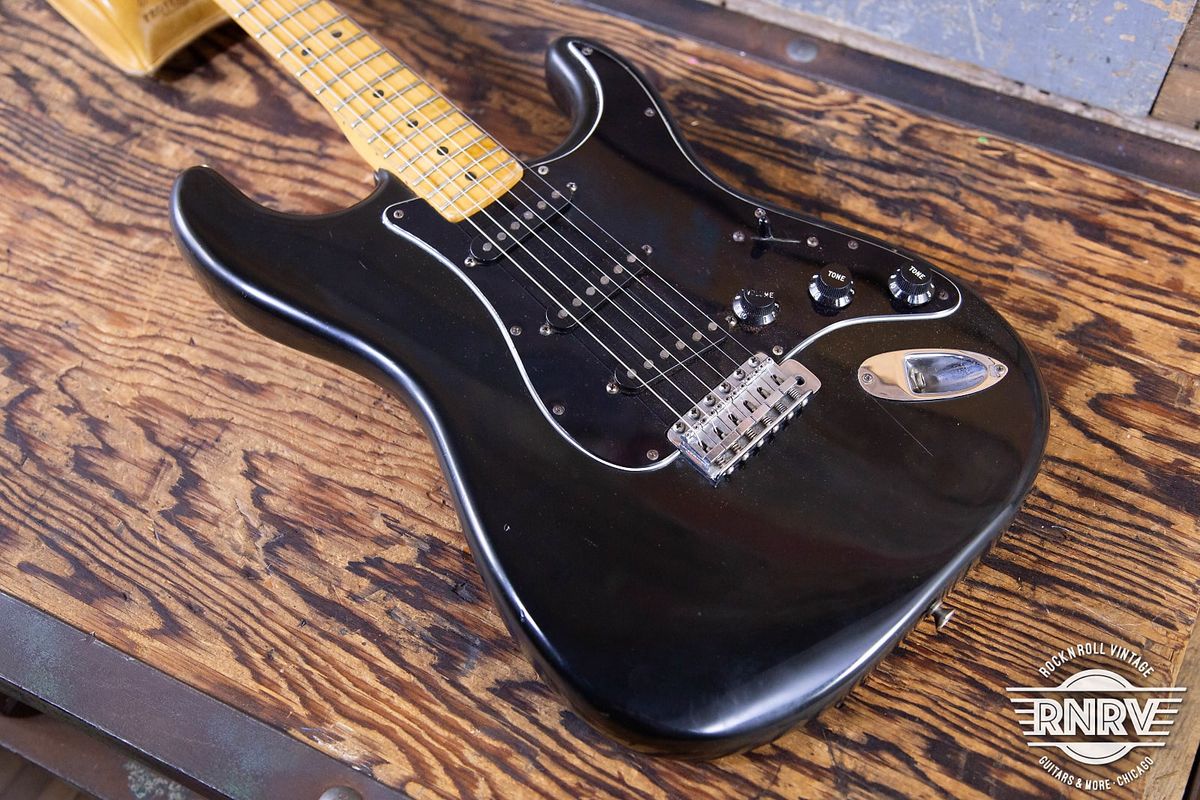 Fender USA Stratocaster 1979年 ブラック、メイプル 1979 Fender Stratocaster Black/Maple - ヴィンテージギター買取り