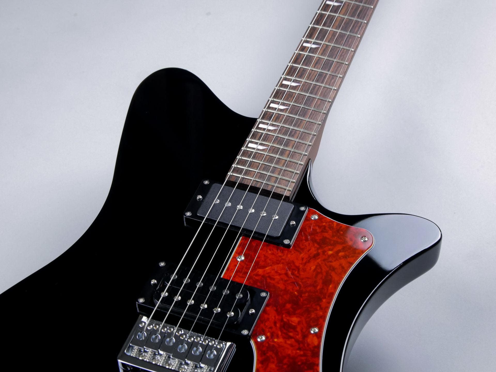 エレキギター・ベース】-RYOGA-選び抜かれた木材と高品質なペグ