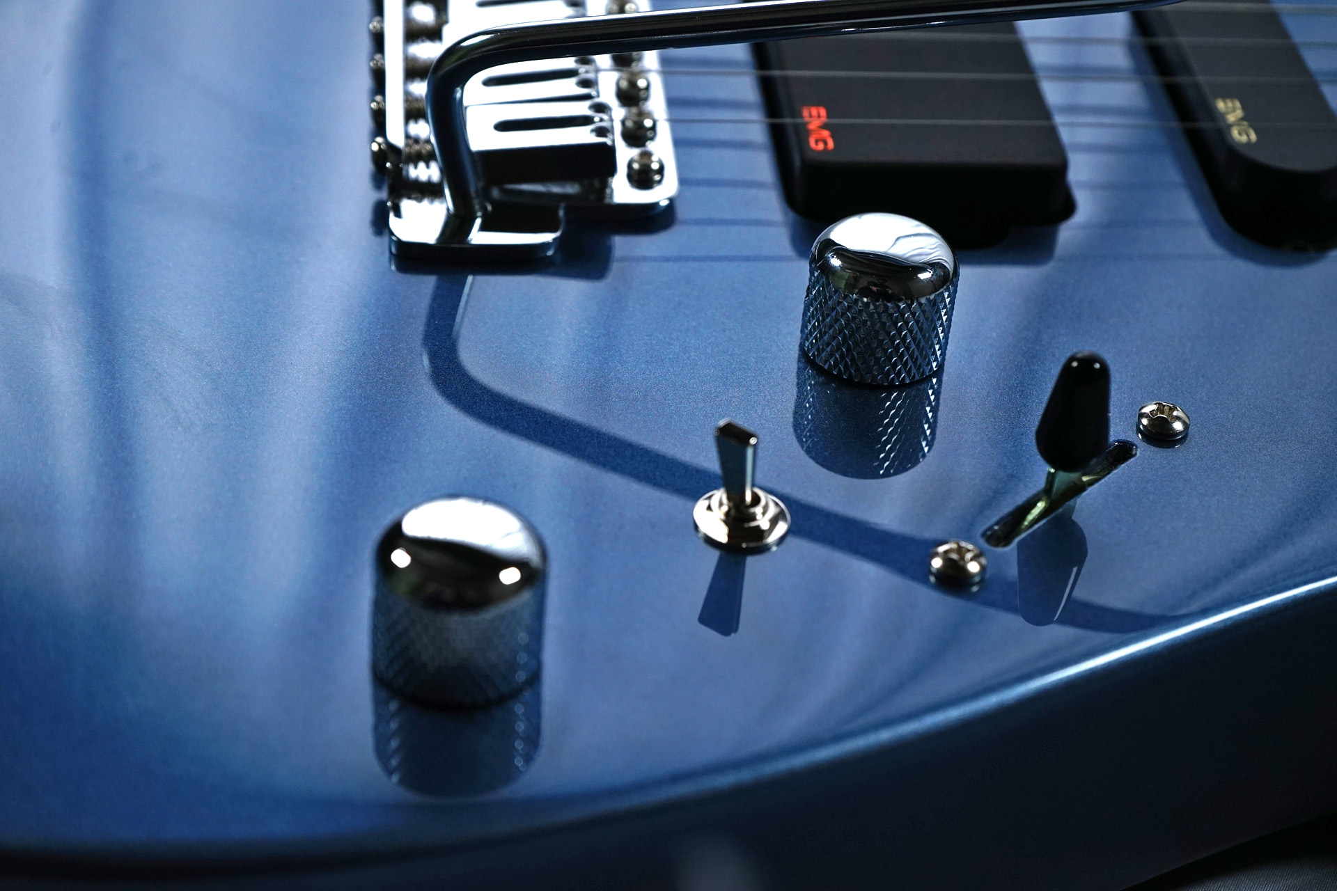 EMGを搭載した、80～90年代を彷彿とさせるスーパーストラト｜ギター