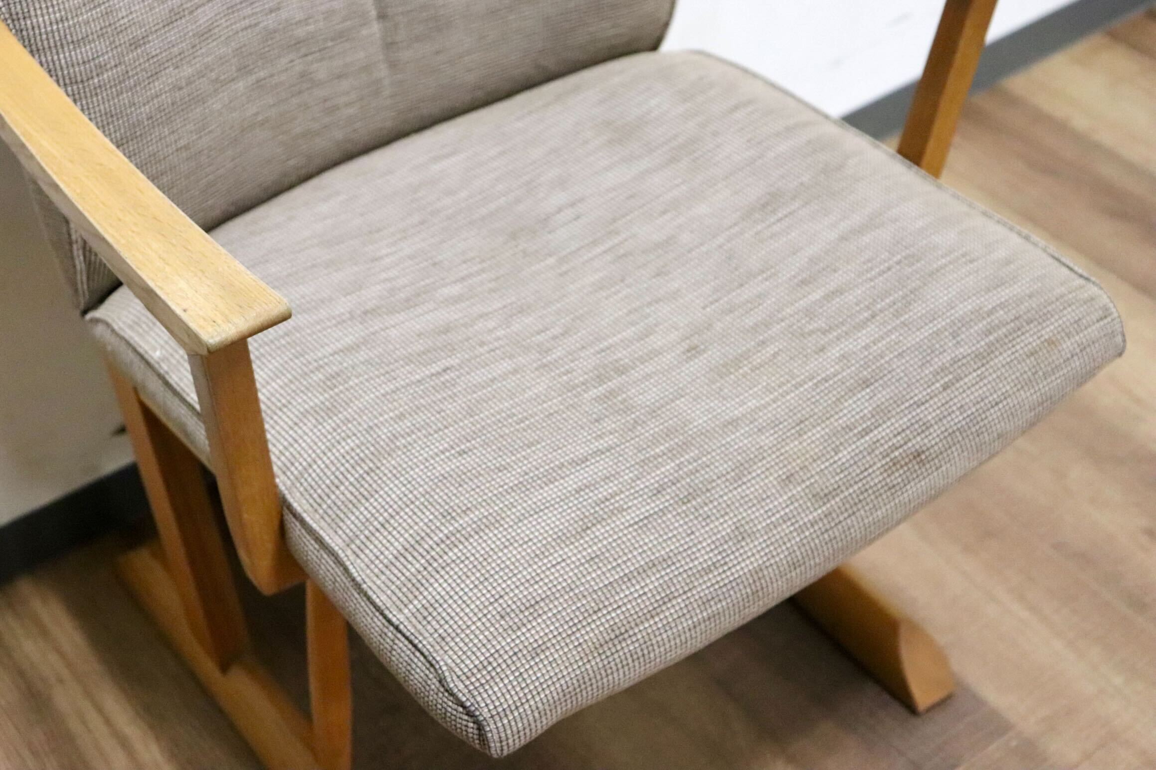 GMHH130B○飛騨産業 / HIDA キツツキ KAYA ダイニングチェア アーム