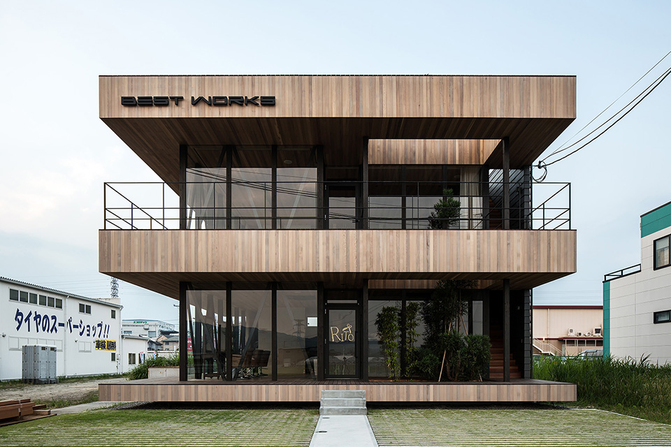 glass + wood｜木とガラスに囲まれたゆるやかなオフィス空間｜HAMADA