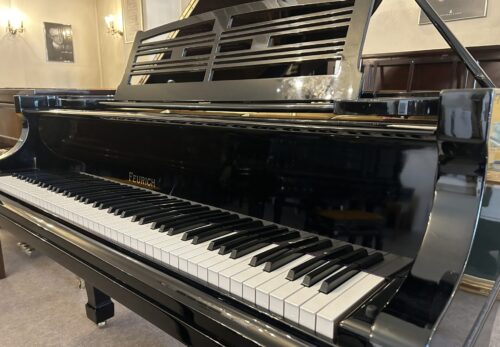 YAMAHAの高級モデル 希少ローズウッド材の外装 W101 ※SOLD | 浜松ピアノ社