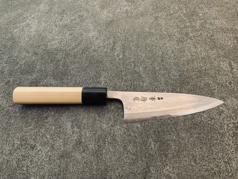 日本の名工 重房作 （飯塚解房） 鍛地 鯵切り包丁 水牛桂朴柄 天然朴木