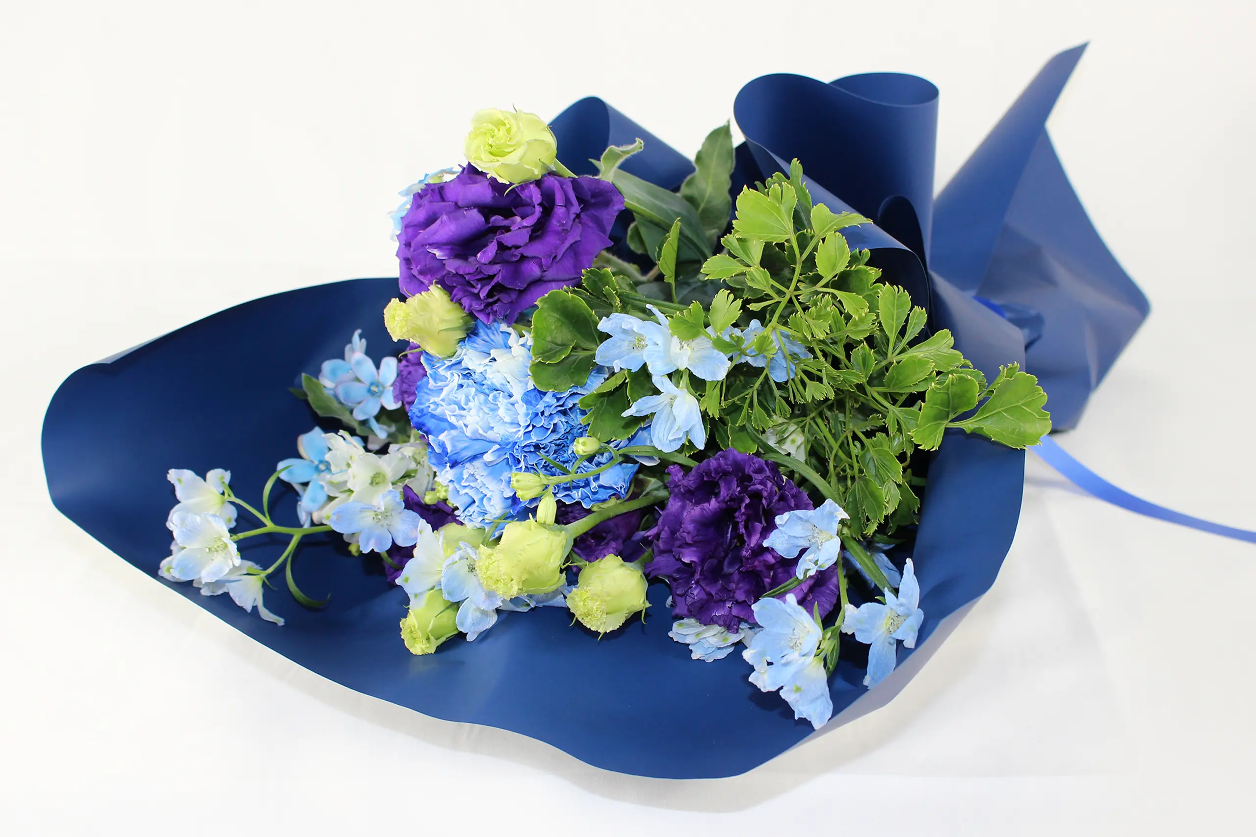 厳選して作る花束【エレガントな青紫4000円】 - 札幌の花屋SAISEIDO