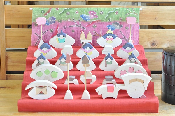 ひな人形 雛人形 遊プラン・小黒三郎 円びな五段飾り （特製垂幕 桜