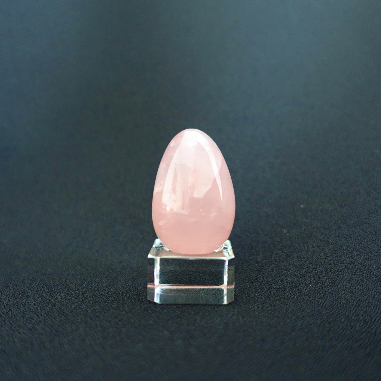 卵型ローズクォーツ《45mm/クリスタルガラス台座付