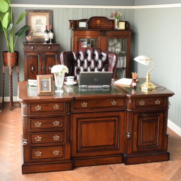 英国アンティーク調のカッコいい書斎机、マホガニー材のプレジデント