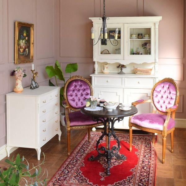 フランスから届いたアンティークのカップボード、フレンチシャビーな