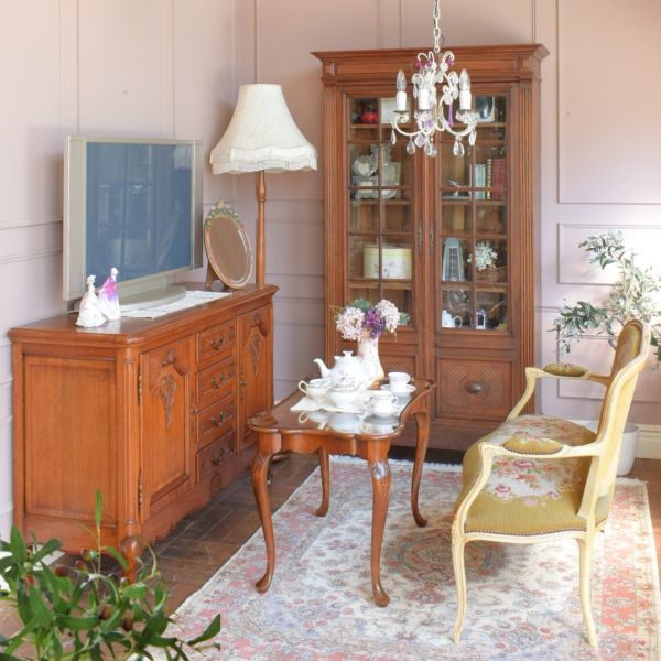 ロイヤルドルトンの陶磁器の人形、アンティークのフィギュリン（Sweet