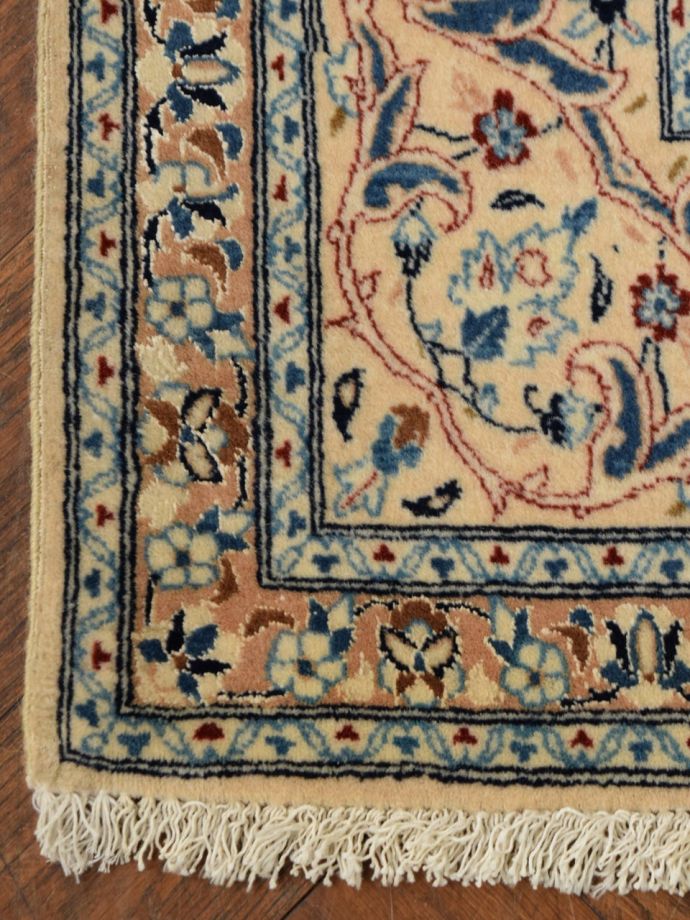 メダリオンが美しい貴重なビンテージ絨毯、ナイントゥデシュクの貴重な