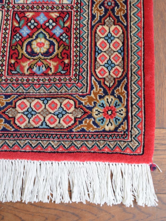 庭園デザインの美しい豪華なペルシャ絨毯、クム（Qum）で織られた