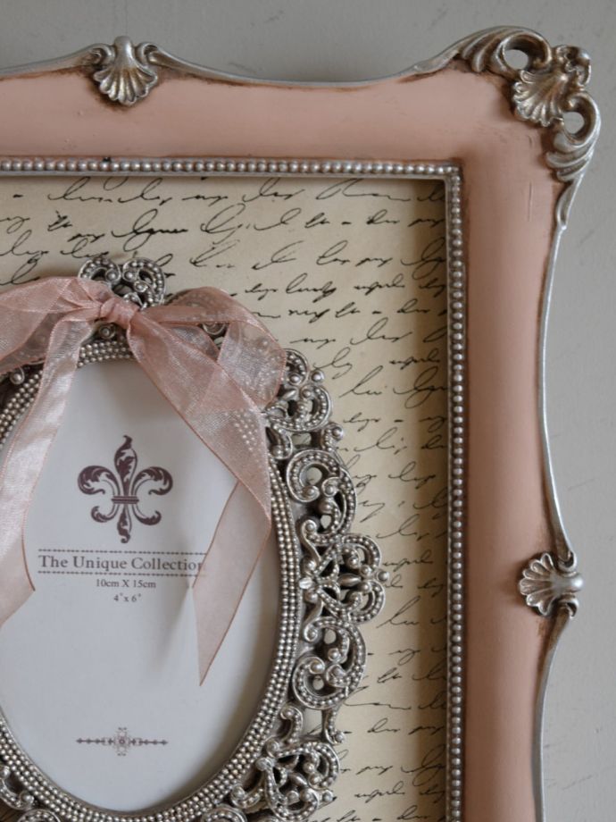 ベイビーピンク色が可愛い、フランスアンティーク風の壁掛けフォト