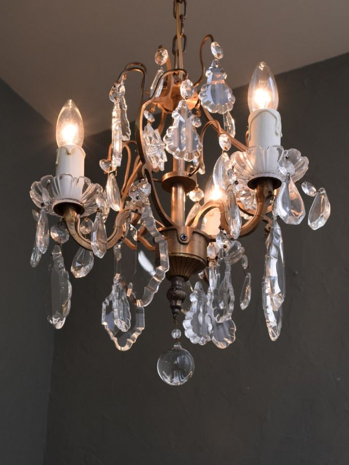 フランスから届いたアンティーク風のおしゃれな照明、キラっと輝く