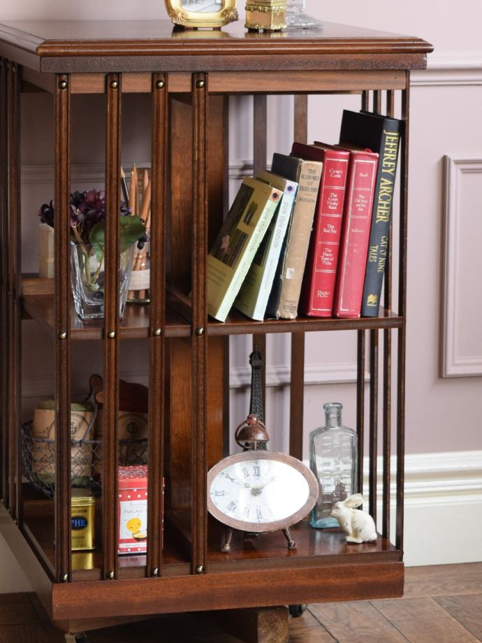 英国アンティークのオープンキャビネット、回転するリボルビングブック