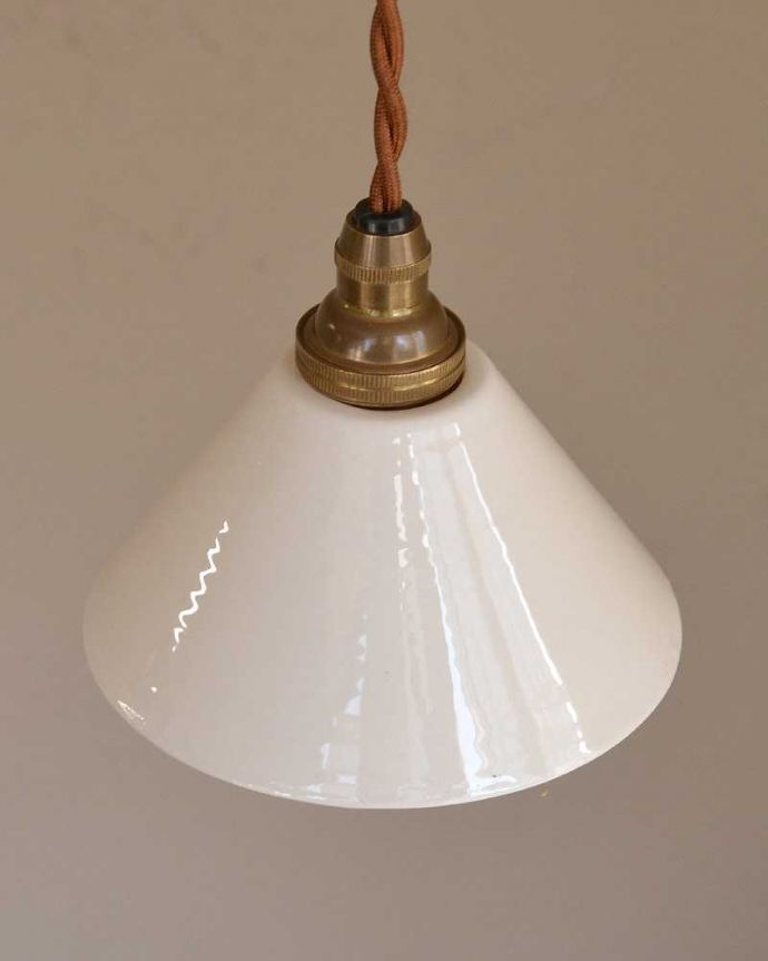 ほっこりとした素材感が人気のホウロウペンダントライト（コード・丸球