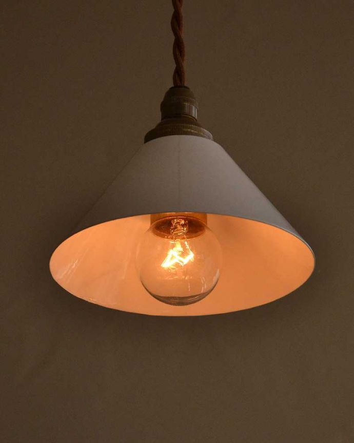 ほっこりとした素材感が人気のホウロウペンダントライト（コード・丸球