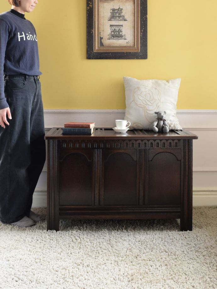 イギリスから届いたアンティークの箱型収納家具、オーク材のおしゃれな