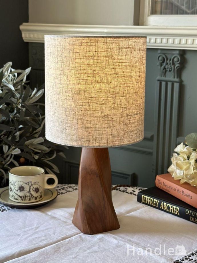 北欧スタイルのおしゃれな照明、木製の土台テーブルランプ(E26型LED