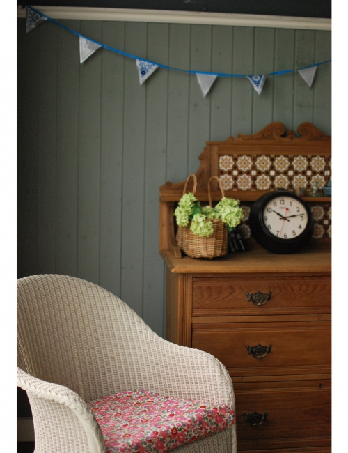 アンティーク家具でつくる子供部屋