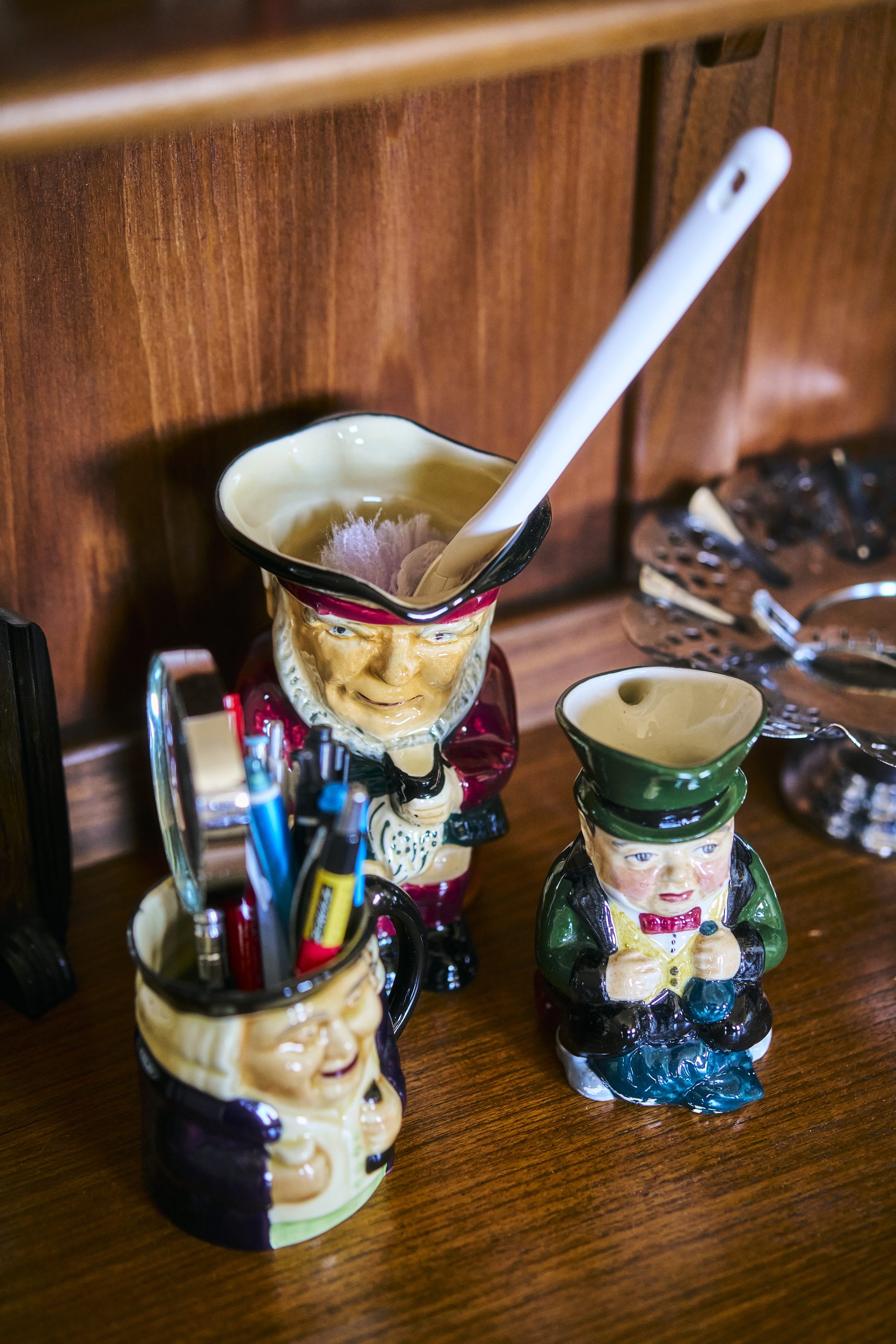 美しい陶器の人形 アンティークフィギュリンの魅力【公式