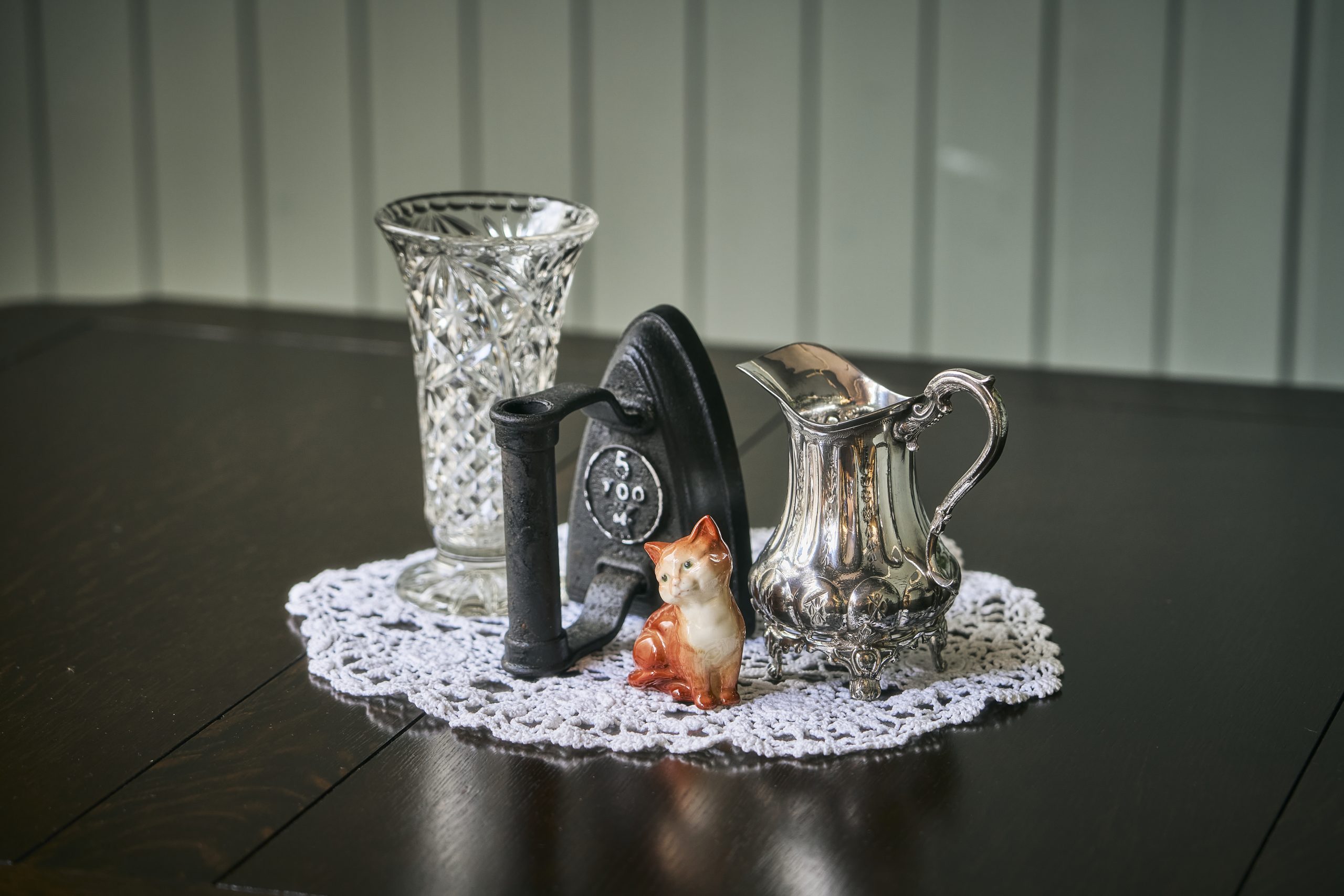 美しい陶器の人形 アンティークフィギュリンの魅力【公式