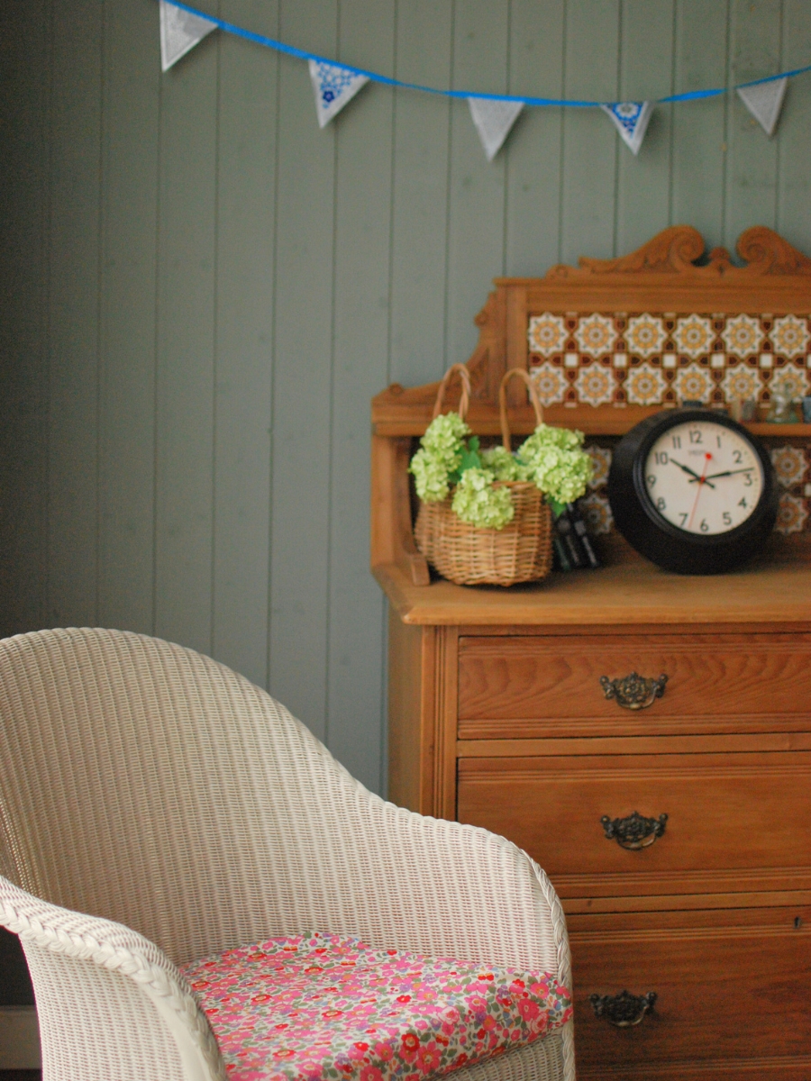 アンティーク家具でつくる子供部屋