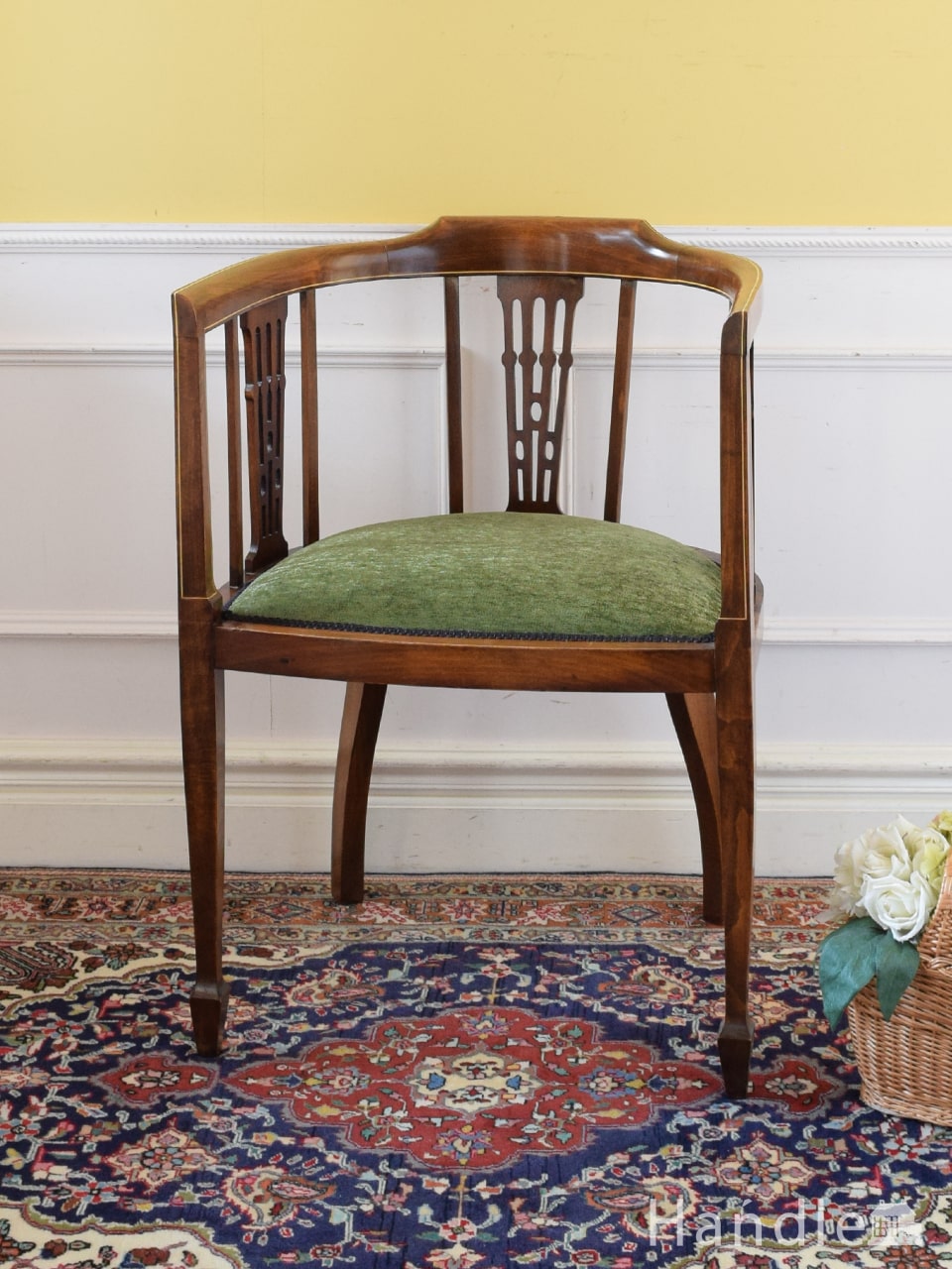 イギリスから届いためずらしい糸紡ぎ用の椅子、アンティークの