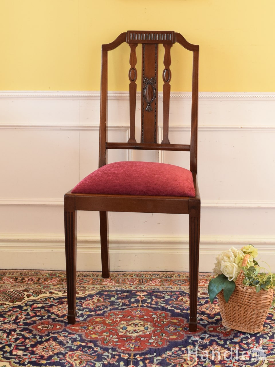 イギリスから届いためずらしい糸紡ぎ用の椅子、アンティークの