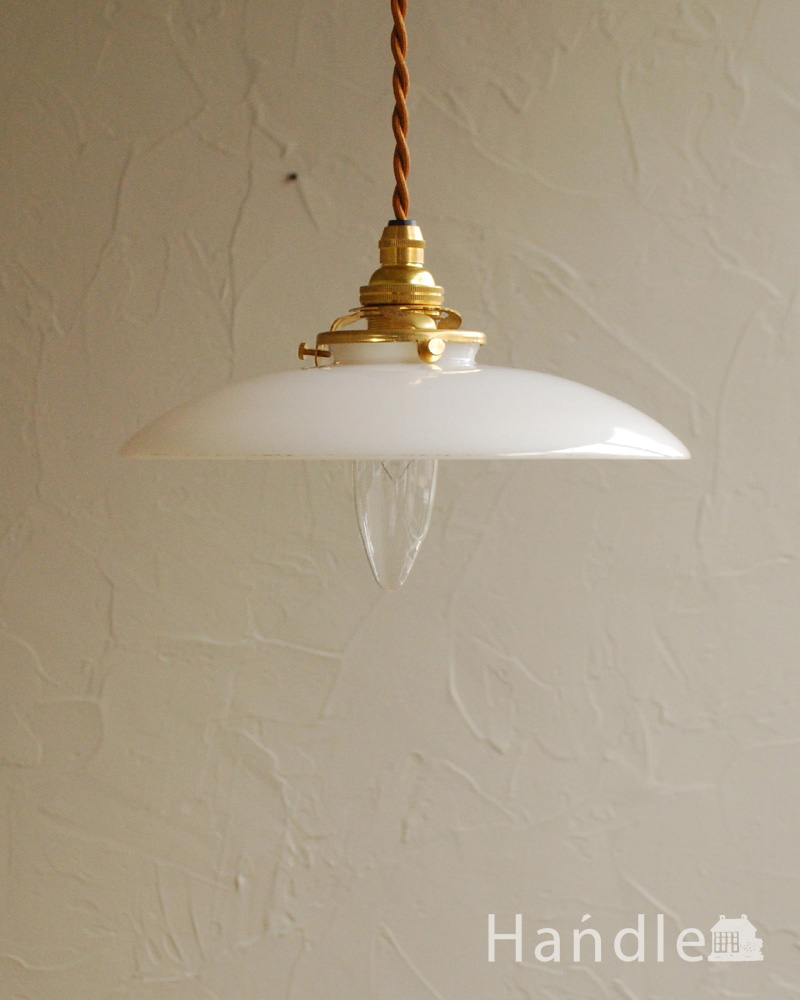 ふんわりと丸いシルエットが優しい、フランスアンティークのミルク