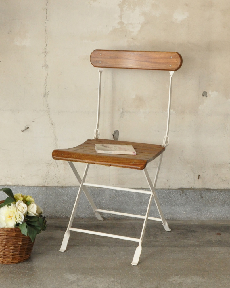 お庭やテラスを彩るアンティーク風の折りたたみガーデンチェア(y-149-c