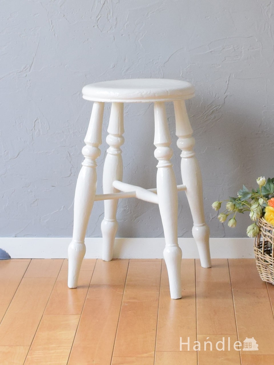 イギリスから届いたアンティークチェア、丸い座面が可愛いアンティーク