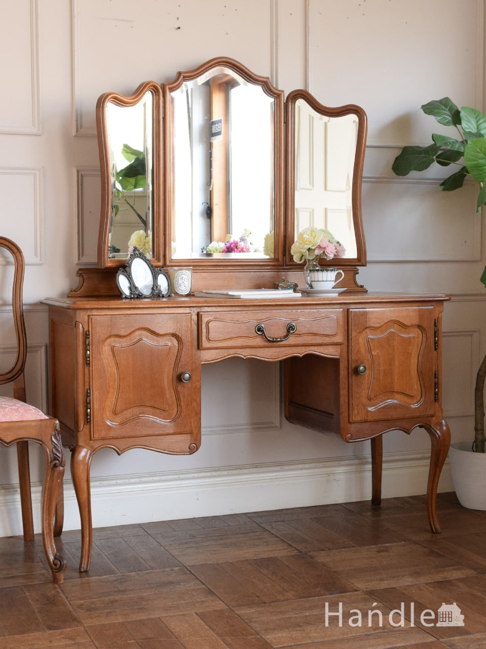 フランスから届いたアンティークの三面鏡、フレンチスタイルの