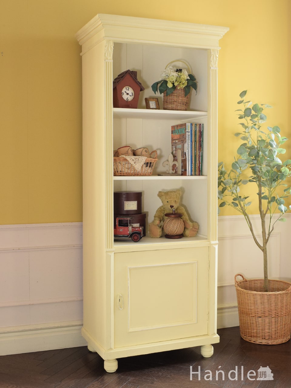 フランスから届いたおしゃれなアンティーク家具、優しいイエロー