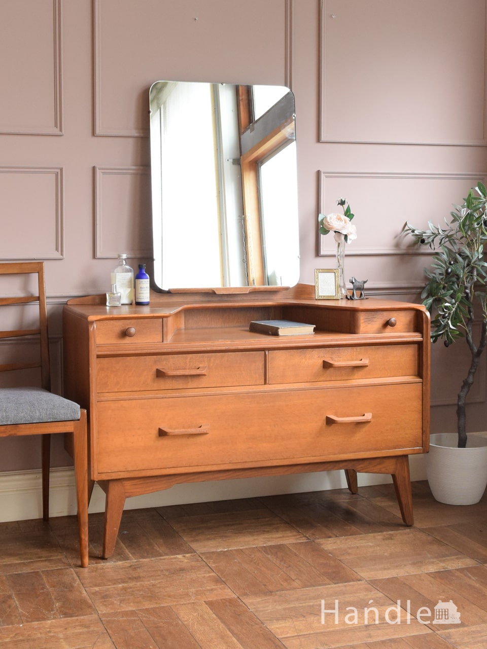 G-plan（ジープラン）のおしゃれなドレッサー、ビンテージのBrandon