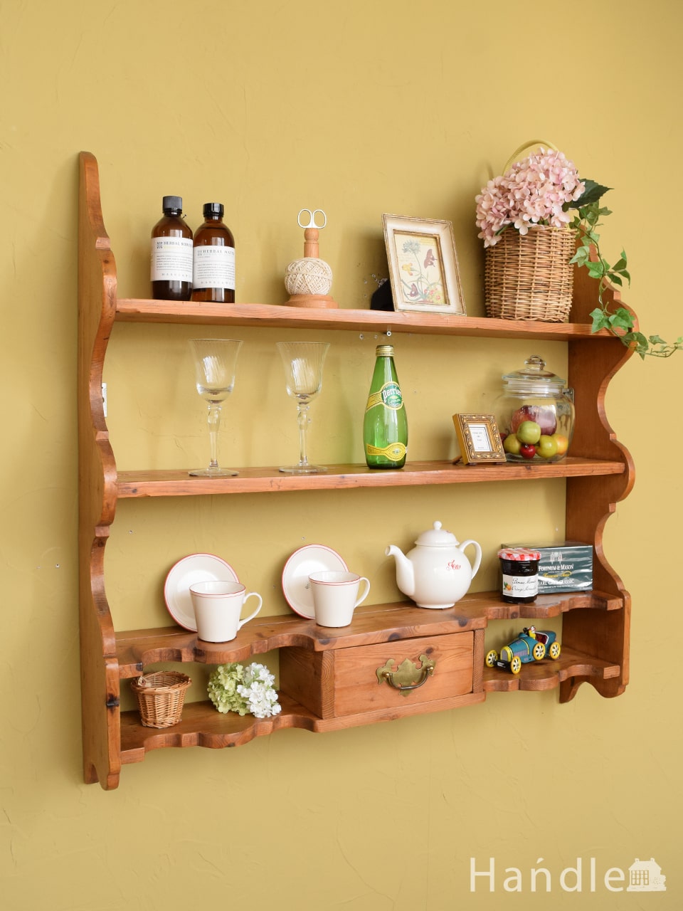 イギリスから届いたおしゃれな飾り棚、オールドパイン材のアンティーク