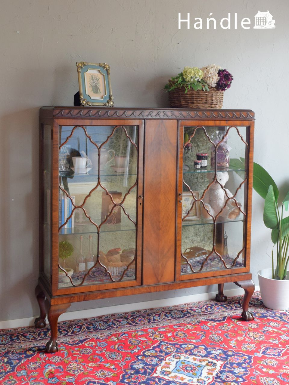 英国アンティークのおしゃれなショーケース、ウォールナット材のガラス