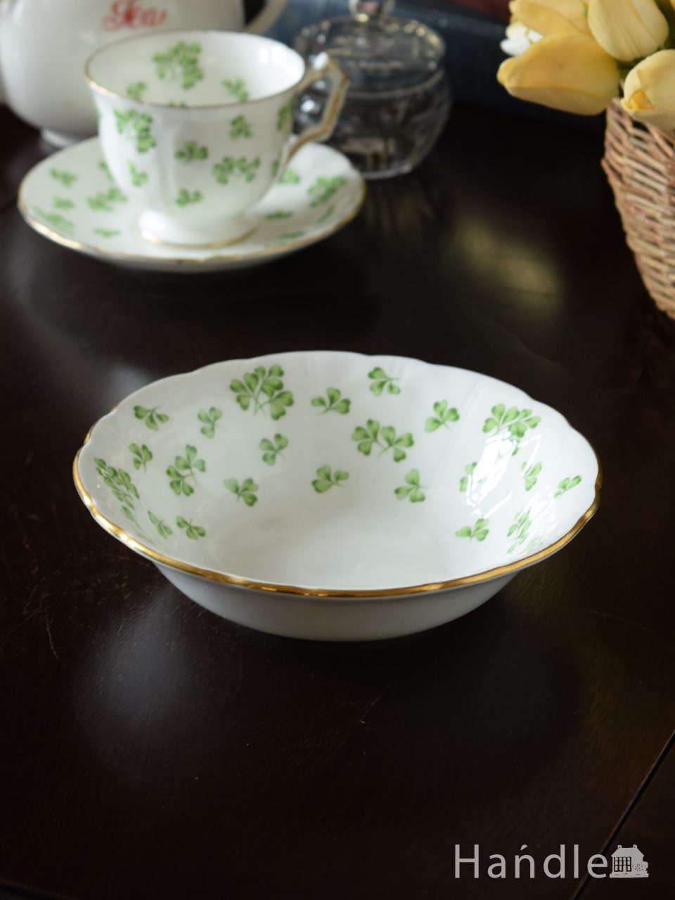 英国王室御用達エインズレイ窯のアンティーク食器、クローバー柄が