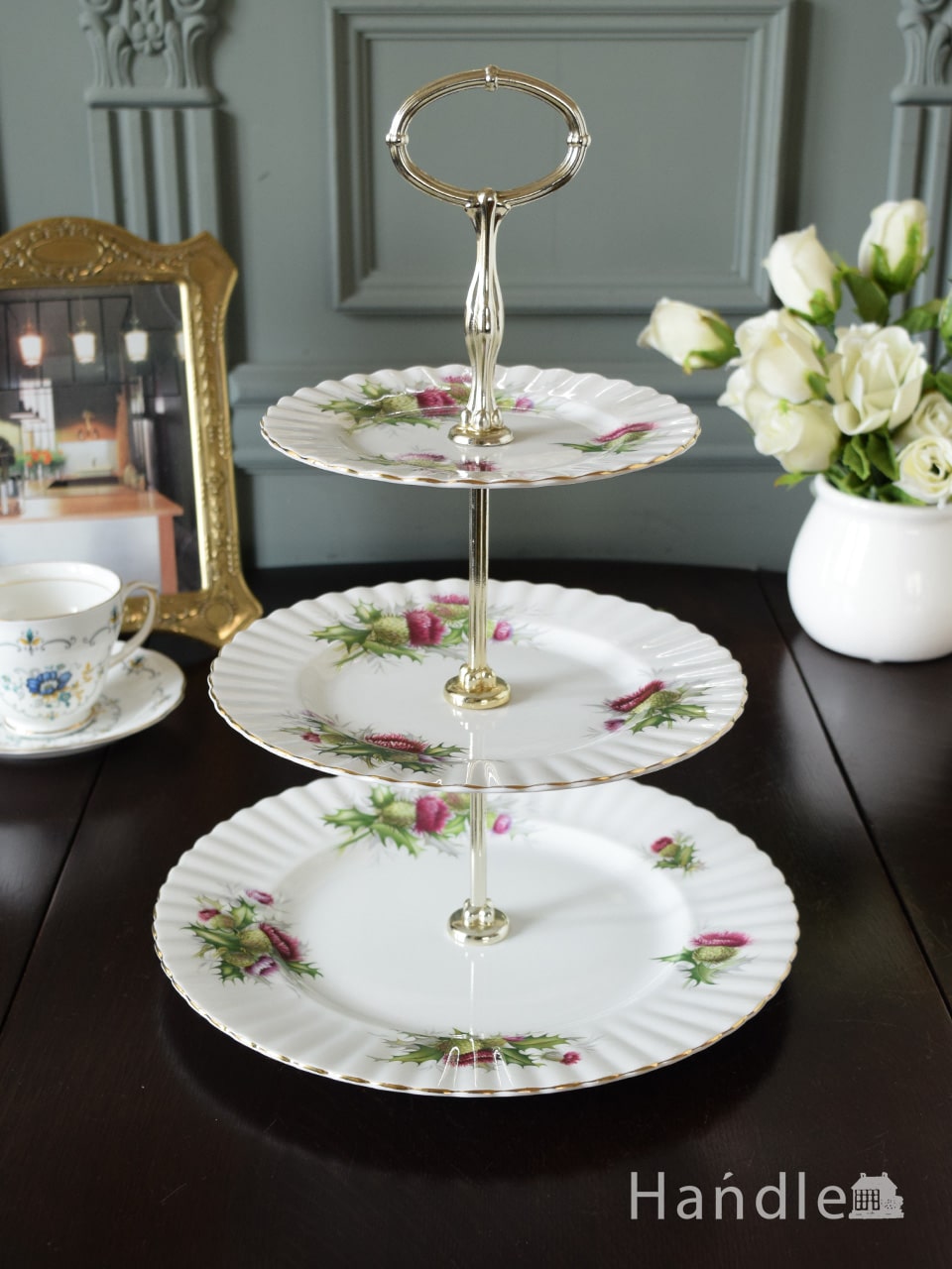 英国のアンティーク陶磁器、ロイヤルアルバート社の3段ケーキスタンド