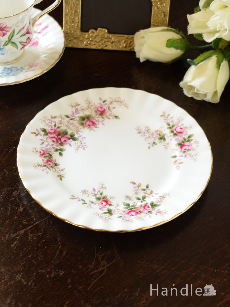 ロイヤルアルバート社のアンティーク食器、バラのプレート（ラベンダー