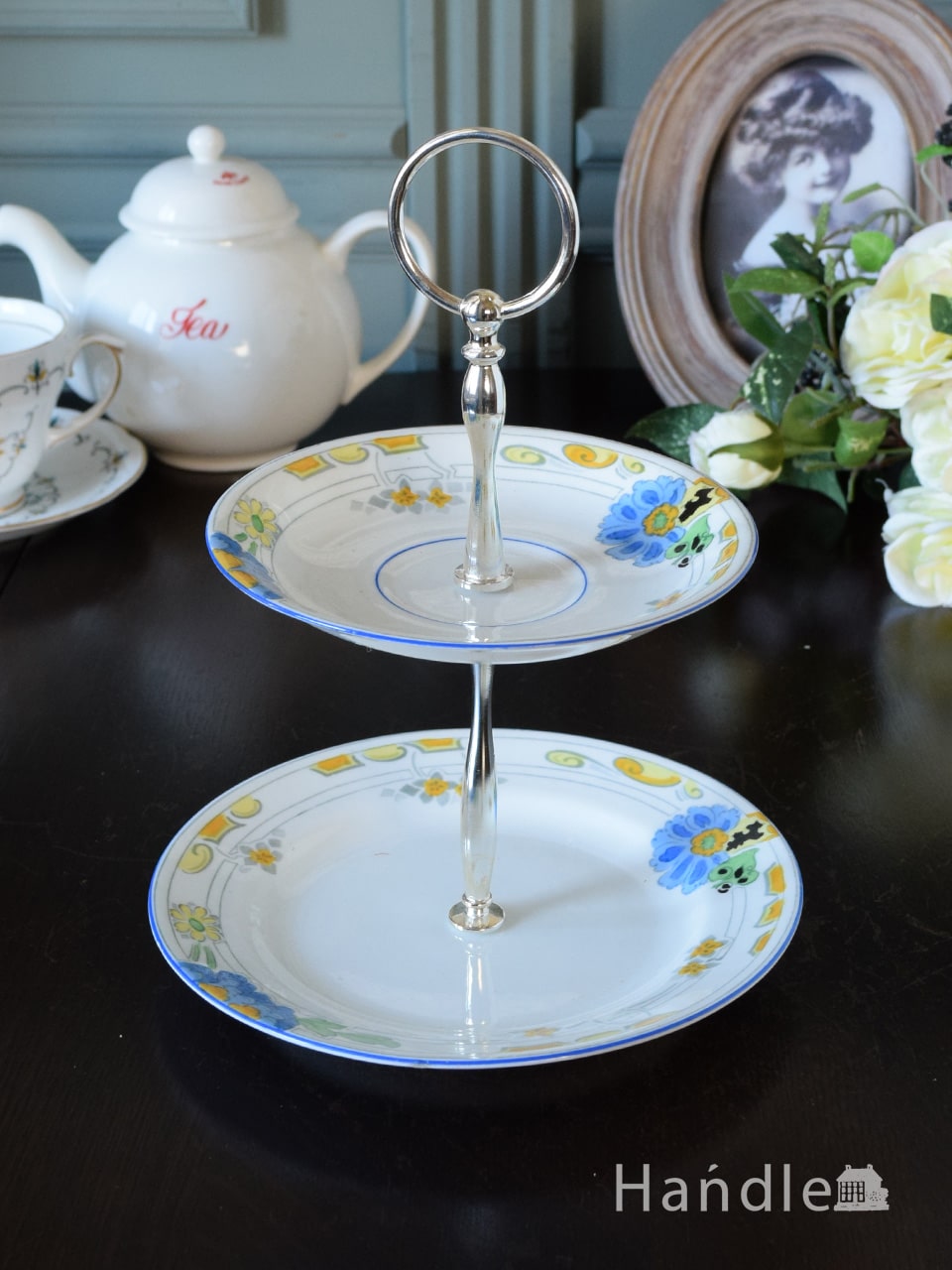 英国アンティークのケーキスタンド、シノワズリデザインのお花柄が