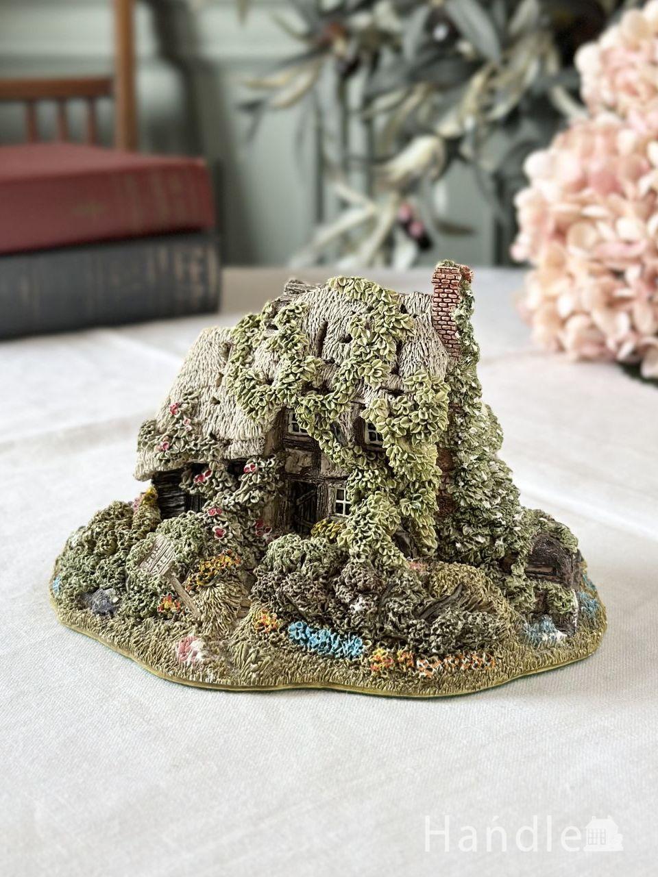 コールポート（Coalport）の可愛いフィギュリン、Debutanteシリーズの