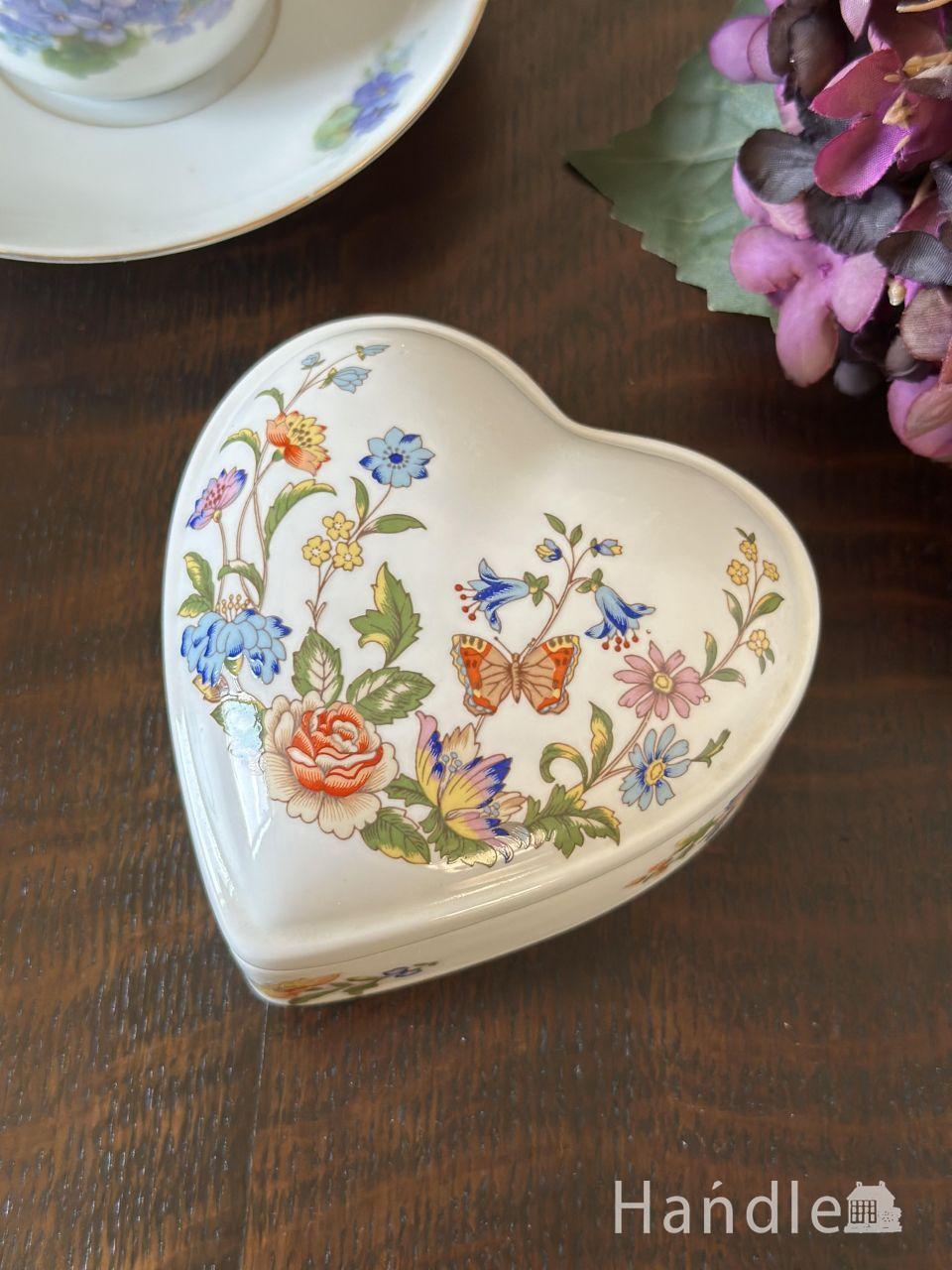 ハートの形が可愛いビンテージのエインズレイ、 COTTAGE GARDEN